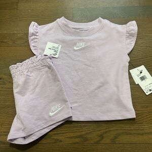 NWT Nike Girls Set size 5